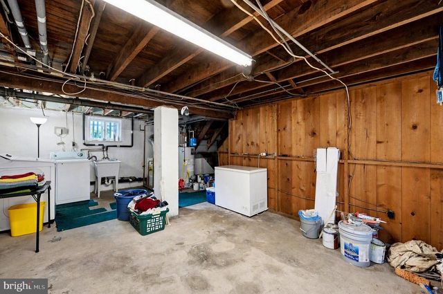 109 W HILLTOP RD, Baltimore, MD 21225