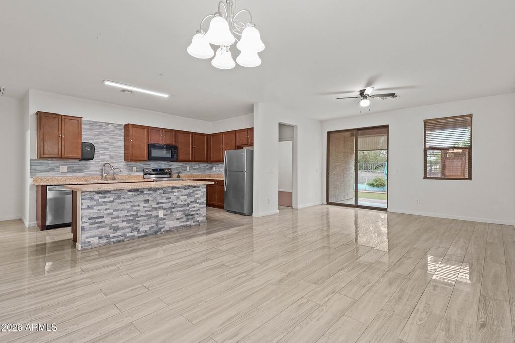 8917 N 90TH Avenue, Peoria, AZ 85345 — photo 4