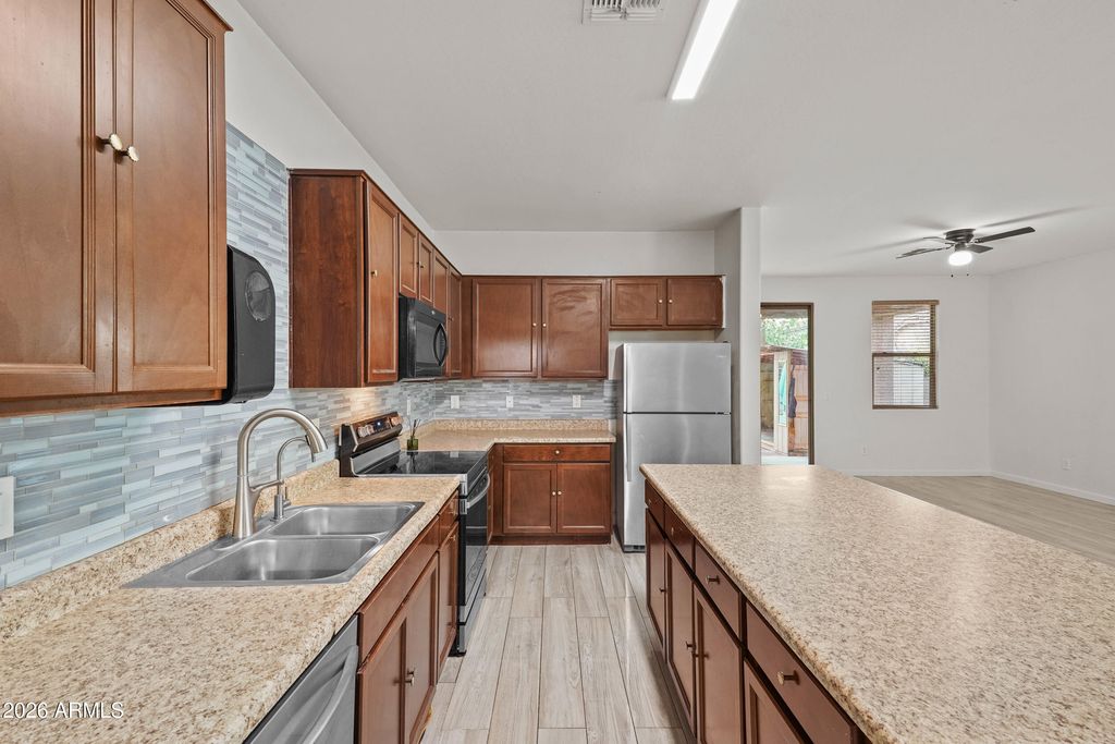 8917 N 90TH Avenue, Peoria, AZ 85345 — photo 5