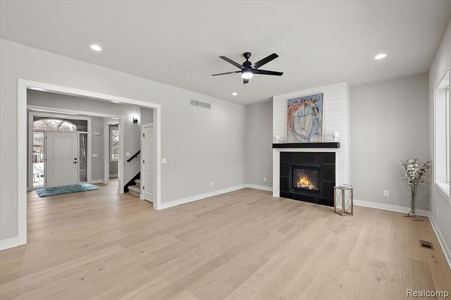 17827 Biscayne Drive, Macomb, MI 48042