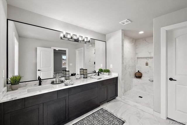 17827 Biscayne Drive, Macomb, MI 48042