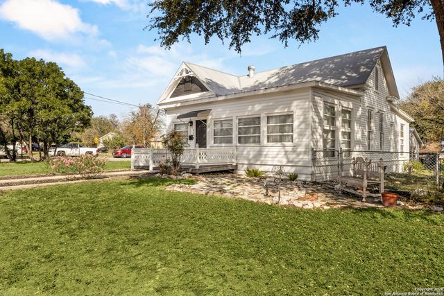 619 Comal, New Braunfels, TX 78130