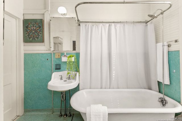 619 Comal, New Braunfels, TX 78130