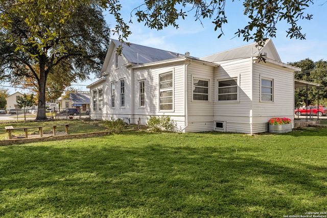 619 Comal, New Braunfels, TX 78130