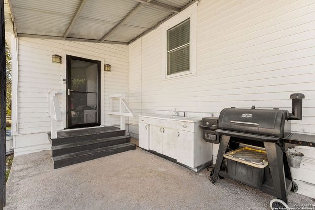 619 Comal, New Braunfels, TX 78130