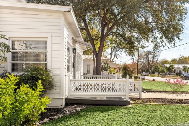 619 Comal, New Braunfels, TX 78130