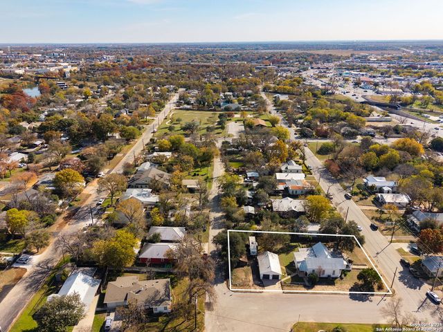 619 Comal, New Braunfels, TX 78130