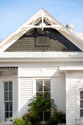 619 Comal, New Braunfels, TX 78130