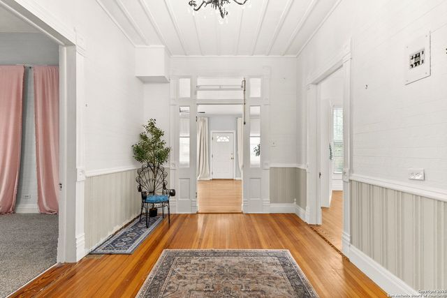 619 Comal, New Braunfels, TX 78130