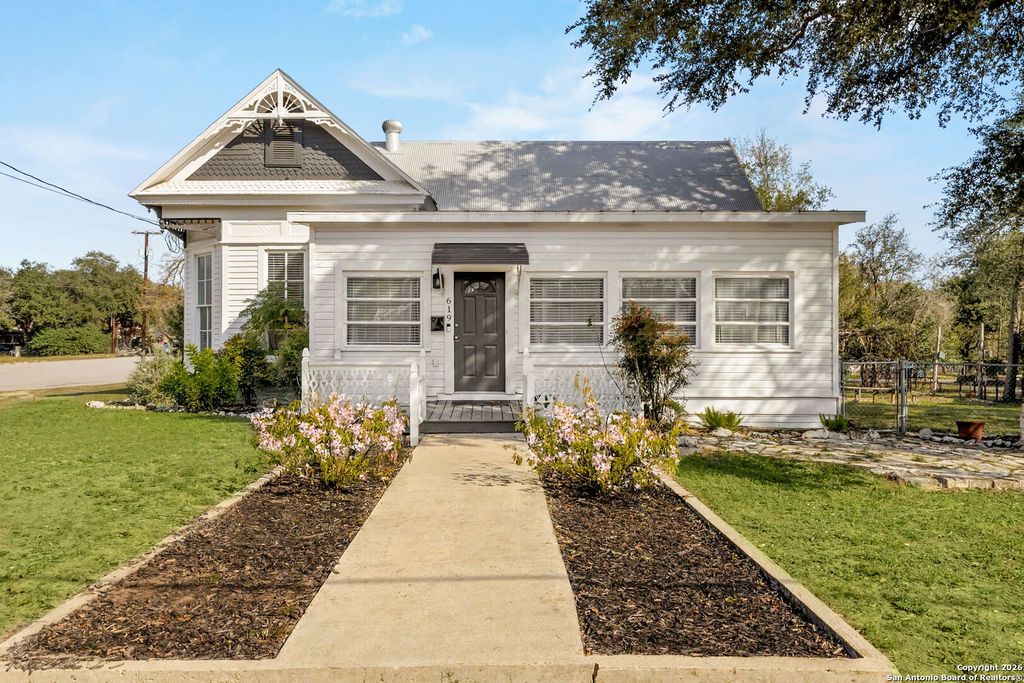 619 Comal, New Braunfels, TX 78130