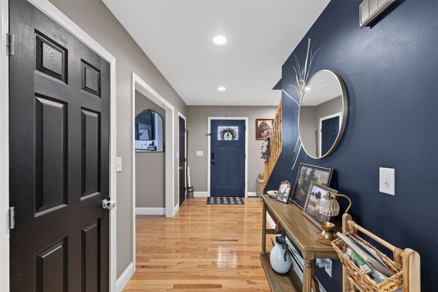 17 Montgomery St, Fall River, MA 02720
