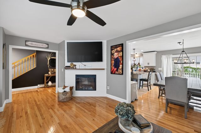 17 Montgomery St, Fall River, MA 02720