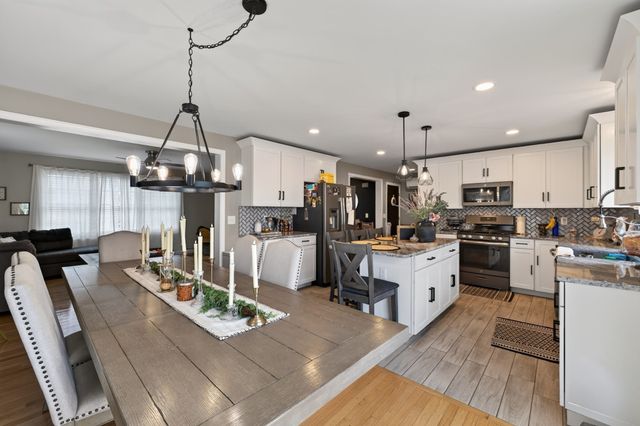 17 Montgomery St, Fall River, MA 02720
