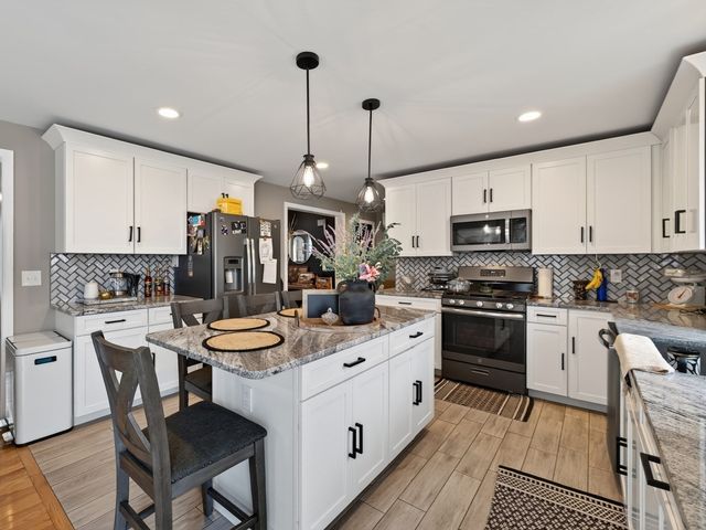 17 Montgomery St, Fall River, MA 02720