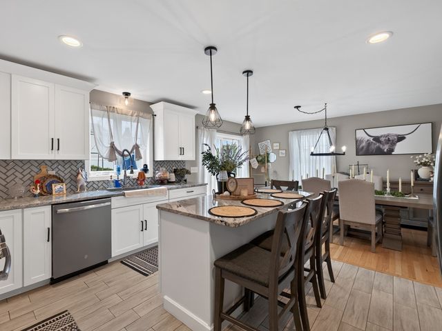 17 Montgomery St, Fall River, MA 02720