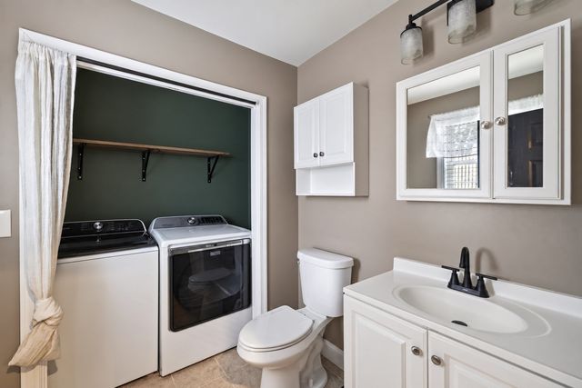 17 Montgomery St, Fall River, MA 02720