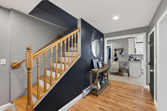 17 Montgomery St, Fall River, MA 02720