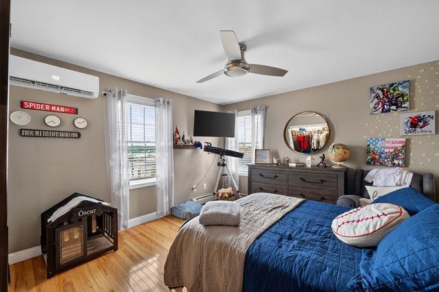 17 Montgomery St, Fall River, MA 02720