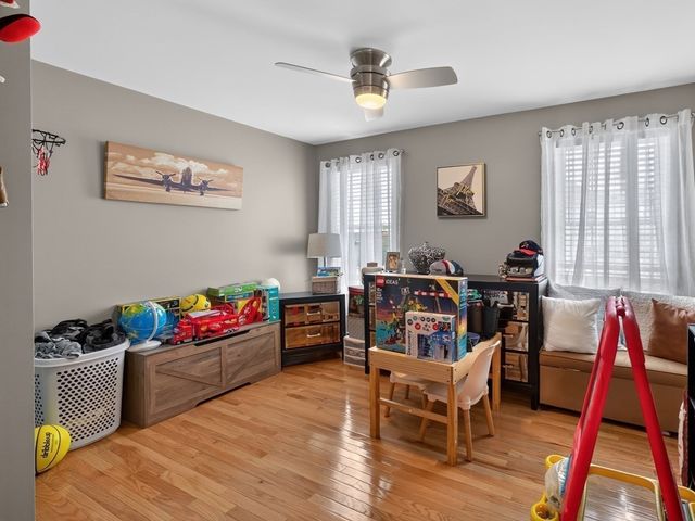 17 Montgomery St, Fall River, MA 02720