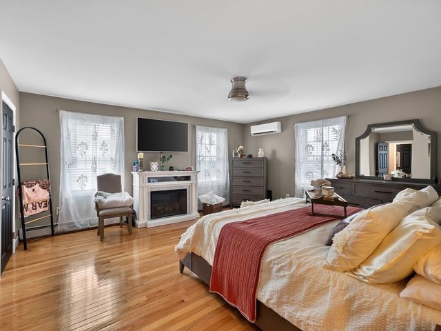 17 Montgomery St, Fall River, MA 02720