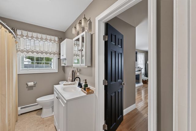 17 Montgomery St, Fall River, MA 02720