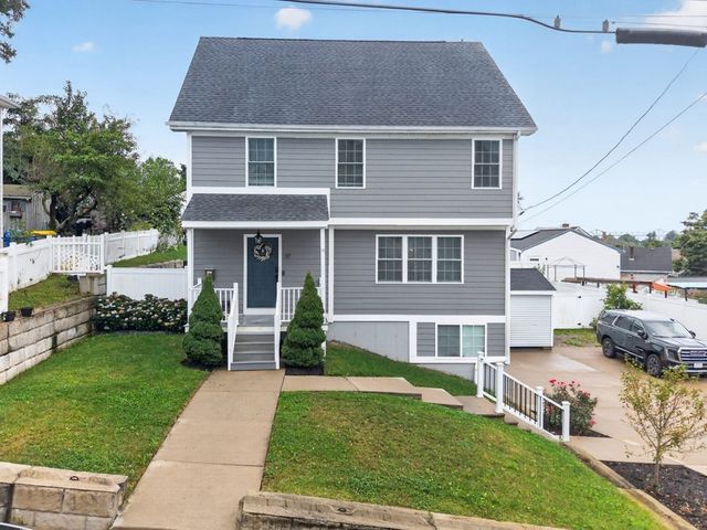 17 Montgomery St, Fall River, MA 02720