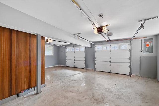 17 Montgomery St, Fall River, MA 02720