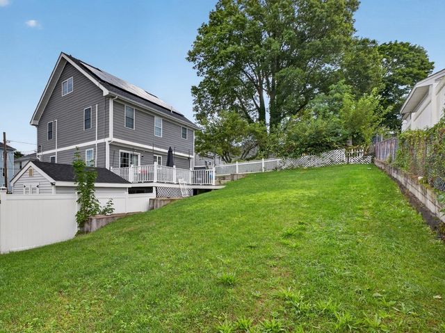 17 Montgomery St, Fall River, MA 02720