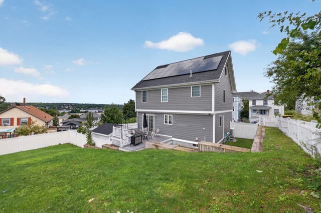 17 Montgomery St, Fall River, MA 02720