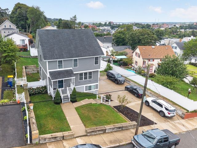 17 Montgomery St, Fall River, MA 02720