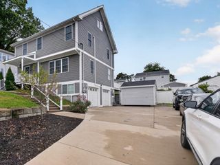17 Montgomery St, Fall River, MA 02720