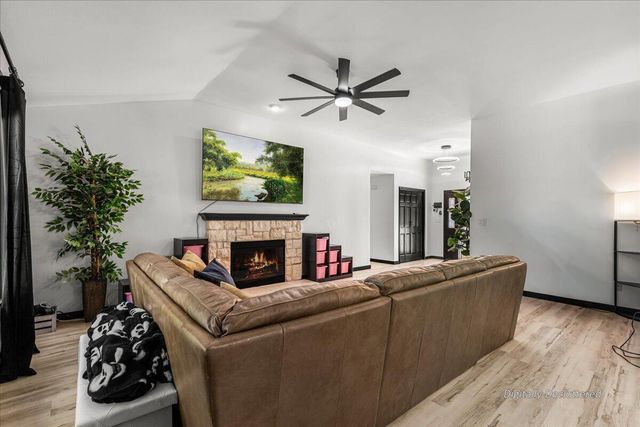 4020 W Lakeview DRIVE, Franklin, WI 53132