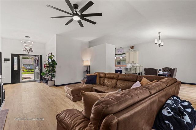 4020 W Lakeview DRIVE, Franklin, WI 53132