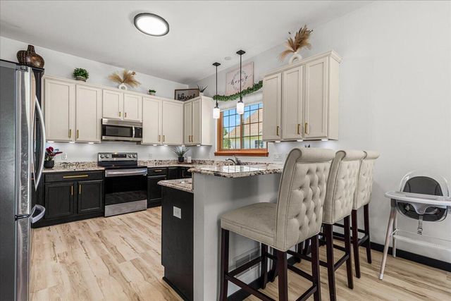 4020 W Lakeview DRIVE, Franklin, WI 53132