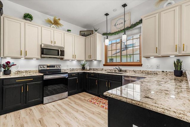 4020 W Lakeview DRIVE, Franklin, WI 53132