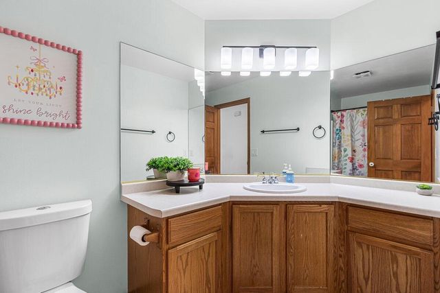 4020 W Lakeview DRIVE, Franklin, WI 53132