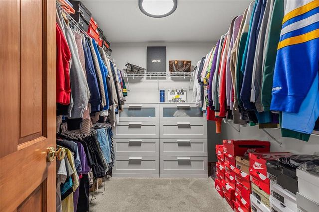 4020 W Lakeview DRIVE, Franklin, WI 53132