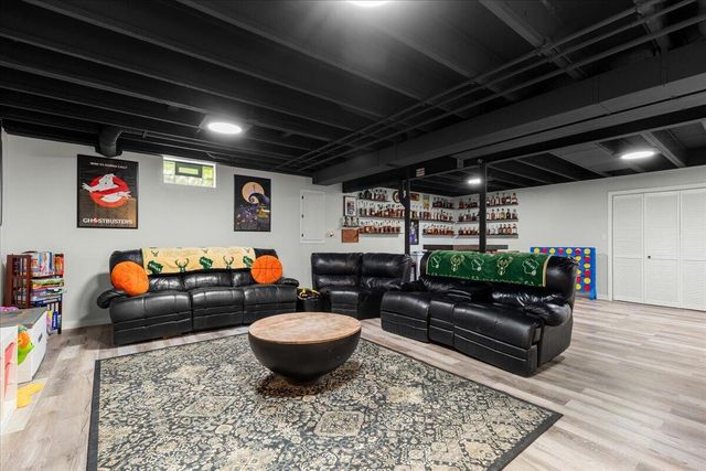 4020 W Lakeview DRIVE, Franklin, WI 53132