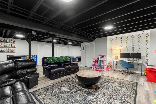 4020 W Lakeview DRIVE, Franklin, WI 53132