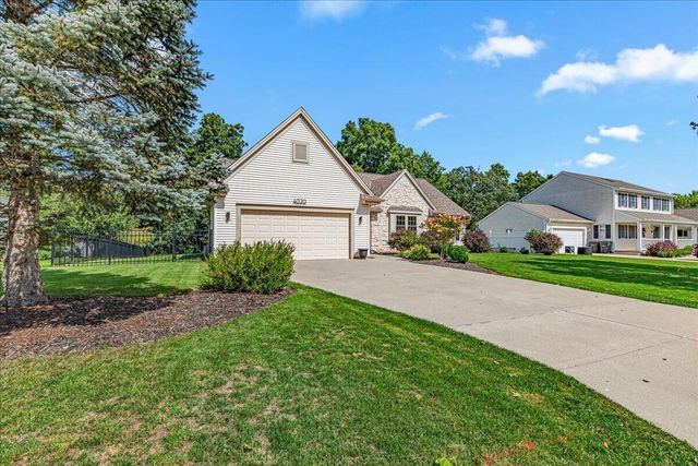 4020 W Lakeview DRIVE, Franklin, WI 53132