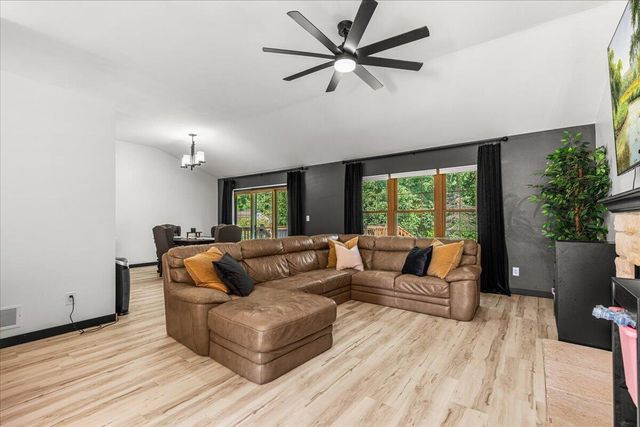 4020 W Lakeview DRIVE, Franklin, WI 53132