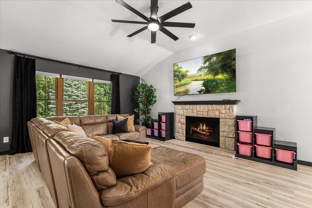 4020 W Lakeview DRIVE, Franklin, WI 53132