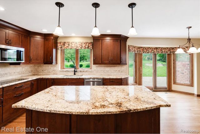 3393 Charlwood Drive, Rochester Hills, MI 48306