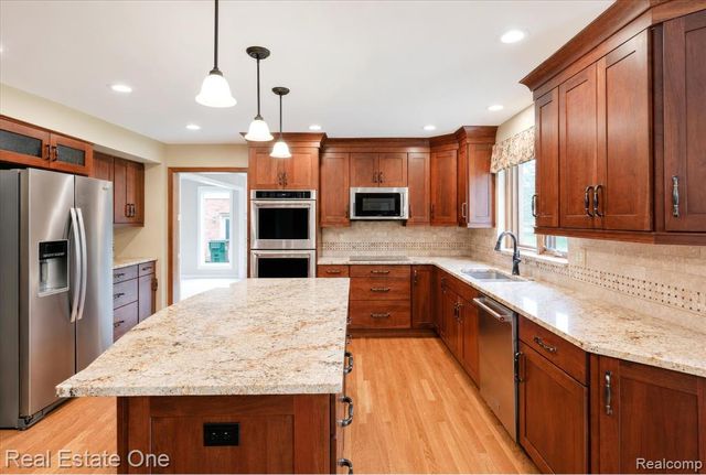 3393 Charlwood Drive, Rochester Hills, MI 48306