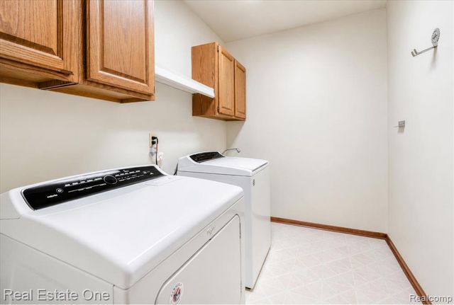 3393 Charlwood Drive, Rochester Hills, MI 48306
