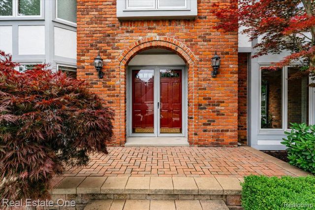 3393 Charlwood Drive, Rochester Hills, MI 48306