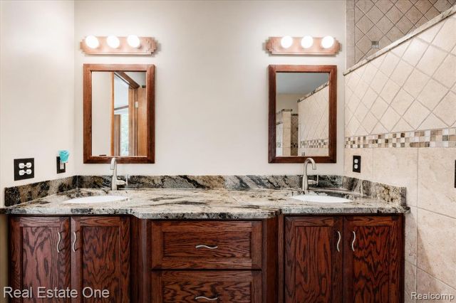3393 Charlwood Drive, Rochester Hills, MI 48306