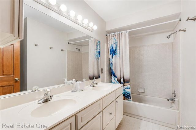 3393 Charlwood Drive, Rochester Hills, MI 48306