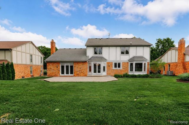 3393 Charlwood Drive, Rochester Hills, MI 48306