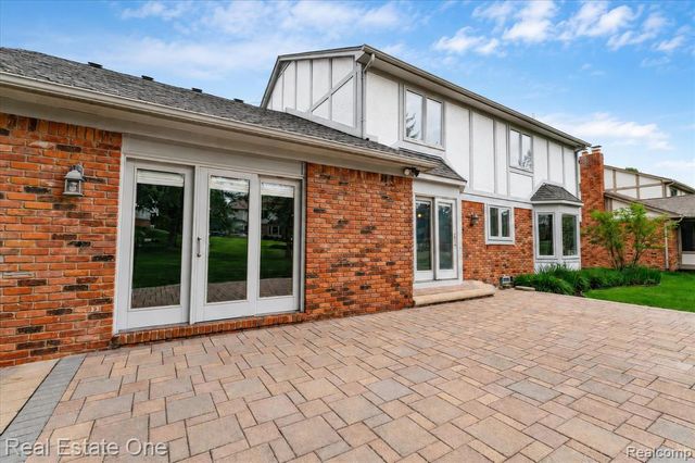3393 Charlwood Drive, Rochester Hills, MI 48306